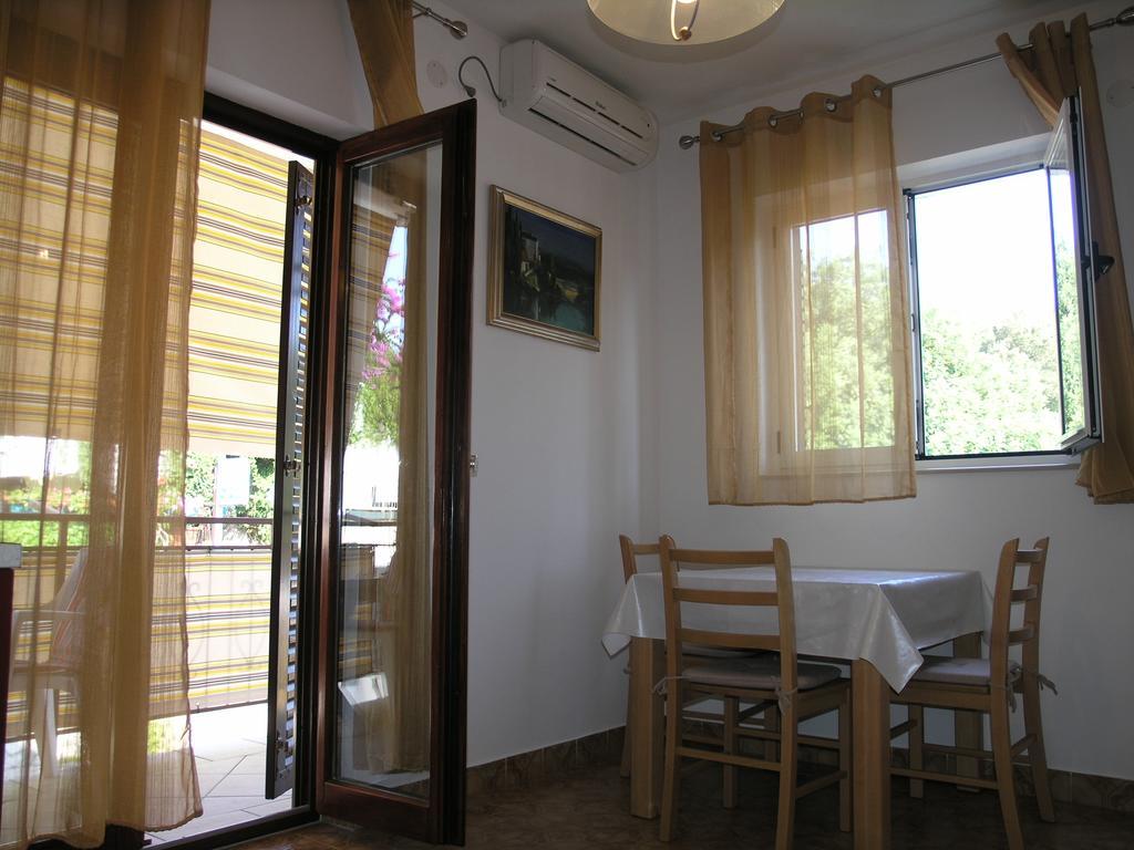 Apartments Rubinic Jelsa (Hvar) Quarto foto